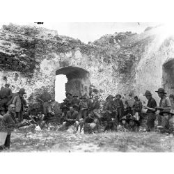   Üveg NEGATÍV! Cserkészek egyenruhában Csobánc várában, Tapolca  Balaton-felvidék, Veszprém megye, kirándulás, cserkész, 1920-as évek, Nagyobb méretű fotó negatív, üvegnegatív!