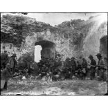 Üveg NEGATÍV! Cserkészek egyenruhában Csobánc várában, Tapolca  Balaton-felvidék, Veszprém megye, kirándulás, cserkész, 1920-as évek, Nagyobb méretű fotó negatív, üvegnegatív!