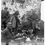 Üveg NEGATÍV! Cserkészek egyenruhában Csobánc várában, Tapolca  Balaton-felvidék, Veszprém megye, kirándulás, cserkész, 1920-as évek, Nagyobb méretű fotó negatív, üvegnegatív!