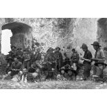 Üveg NEGATÍV! Cserkészek egyenruhában Csobánc várában, Tapolca  Balaton-felvidék, Veszprém megye, kirándulás, cserkész, 1920-as évek, Nagyobb méretű fotó negatív, üvegnegatív!