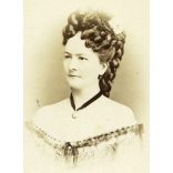 Knebel Ferenc fényirdája, Szombathely, elegáns nő portréja, gyönyörű haj, monarchia, 1860-as évek, Eredeti CDV, vizitkártya fotó.  