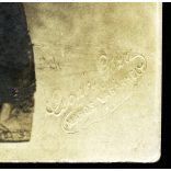 Csonka Géza műterme, Marosvásárhely, Erdély, elegáns nő virágokkal, helytörténet,  monarchia, 1903, 1900-as évek, Eredeti fotó, mélynyomóval jelzett papírkép.   