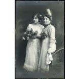 Fischer Emil műterme, Nagyszeben, Erdély, (Hermannstadt), elegáns anya lányával, helytörténet,  monarchia, 1900-as évek, Eredeti fotó, mélynyomóval jelzett papírkép, hátulján ragasztásnyomokkal. 