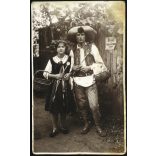 Posfay Andor művészi fényképész, Kispest, fiatal pár magyaros jelmezben, székelyharisnya, bocskor, nemzeti szalag, helytörténet,  Horthy-korszak, 1920-as évek, Eredeti fotó, pecséttel jelzett papírkép.