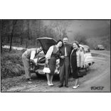 Kirándulás Wartburg kombi személygépkocsival, autó, jármű, közlekedés, szocializmus, Volkswagen, 1960-as évek, Eredeti fotó,  papírkép.