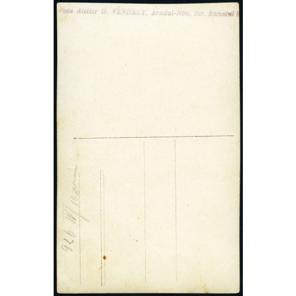 Vendely műterem, Arad, Erdély (Románia), csinos lány kötényben, Horthy-korszak, 1920-as évek, Eredeti fotó, hátulján pecséttel jelzett papírkép.   