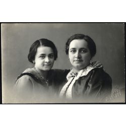   Szabó János verseny műterme, Máramarossziget, Erdély, anya lányával, elegáns nők portréja, monarchia, 1910-es évek, Eredeti fotó, mélynyomóval jelzett, hátulján feliratozott papírkép.  