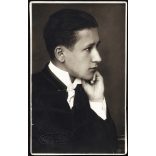 Römischer műterem, Beszterce, Erdély, (Bistrita, Románia), Máramarossziget, Erdély, elegáns fiú portréja, magyaros ruha, monarchia, 1920-as évek, Eredeti fotó, mélynyomóval jelzett, hátulján feliratozott papírkép. 