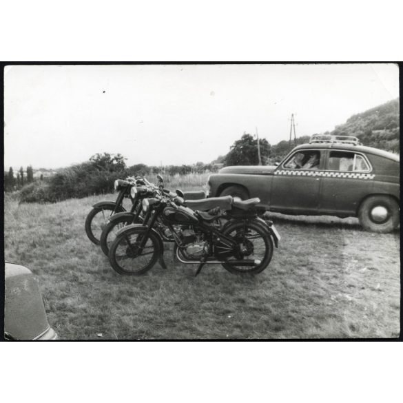 Danuvia motorkerékpárok, Warszava taxi gépkocsi, jármű, közlekedés, autó, szocializmus, 1960-as évek, Eredeti fotó, papírkép.