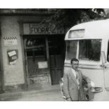 Ikarus autóbusz kalauzzal, Vadász József fodrászüzlet,  jármű, közlekedés, kirakat, reklám, szocializmus, 1950-es évek, Eredeti fotó, papírkép. 