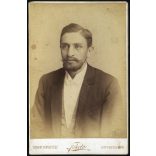 Fekete műterem, Nagyvárad, Erdély, elegáns férfi szakállal, bajusszal, portré, monarchia, 1890-es évek, Eredeti kabinetfotó.  