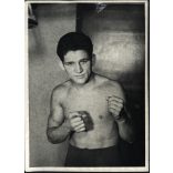 Nagyobb méret, Torma Gyula (Július Torma) magyar származású (cseh születésű) olimpiai bajnok bokszoló, ökölvívó,  sport, Horthy-korszak, 1942, 1940-es évek, Eredeti hátulján feliratozott fotó, papírkép, felülete foltos.