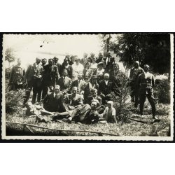   Nyilas Foto Erdély, Székelyföld,  elegáns nők férfiakkal, katona egyenruhában, férfiak különös kitűzővel, Horthy-korszak, 1920-as évek, Eredeti, pecséttel jelzett fotó, papírkép.  
