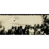 Nyilas Foto Erdély, Székelyföld,  elegáns nők férfiakkal, katona egyenruhában, férfiak különös kitűzővel, Horthy-korszak, 1920-as évek, Eredeti, pecséttel jelzett fotó, papírkép.  