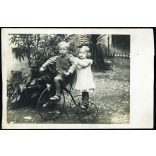 Popp L. (?) fotográfus, Fiume, gyerekek (Lurkó és Magdus) triciklin, játék, jármű, közlekedés, monarchia, 1910, 1910-es évek, Eredeti hátulján feliratozott fotó, papírkép.   