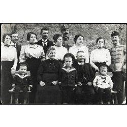   Kovács Andor színész (?) családja, magyar katonák egyenruhában, kard, matrózblúz, tengerész sapka, 1. világháború, monarchia, 1916, 1910-es évek, Eredeti fotó, hátulján feliratozott, szignózott papírkép.   