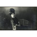 Mozog Marcsa tanítónő, Fiume, elegáns nő portréja, kalap, foglalkozás, monarchia, 1907, 1900-as évek, Eredeti fotó, hátulján feliratozott, szignózott papírkép.   