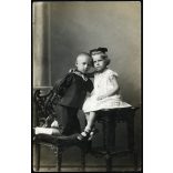 Carposio műterem, Fiume, Tengermellék, testvérek, „Lurkó és Magdus” fényképe, matrózruha, monarchia, 1911, 1910-es évek, Eredeti fotó, hátulján feliratozott, pecséttel jelzett papírkép.   