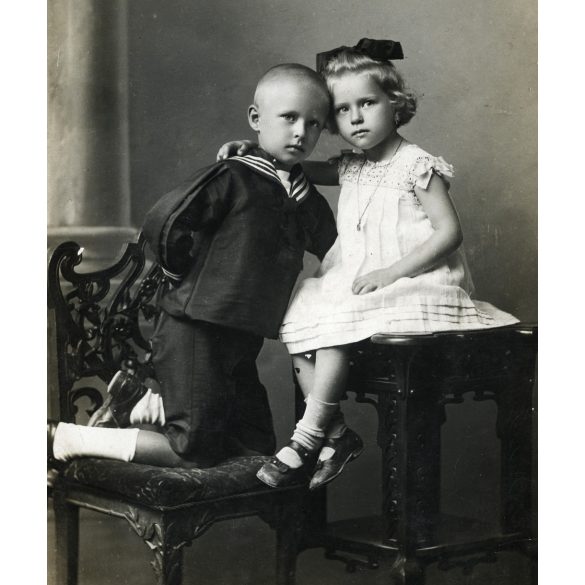 Carposio műterem, Fiume, Tengermellék, testvérek, „Lurkó és Magdus” fényképe, matrózruha, monarchia, 1911, 1910-es évek, Eredeti fotó, hátulján feliratozott, pecséttel jelzett papírkép.   