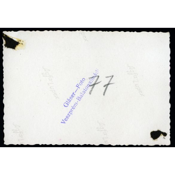 Gláser-Foto, Balatonalmádi, nők fürdőruhában, strand, fürdő, Balaton, „Postás üdülőház” felirat a padon, helytörténet, 1930-as évek, Eredeti fotó, pecséttel jelzett papírkép.