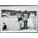 Csinos nő modern fürdőruhában, Balatonalmádi, Balaton, strand, móló, fürdő, helytörténet, Horthy-korszak, 1930-as évek, Eredeti fotó,  papírkép, hátulján ragasztásnyomok.  