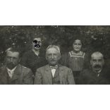 „Dr. Krascsenics Ferencz amateur felvétele”, családi fotó különös kiretusált arccal, Krascsenics Ferenc felvidéki főnemesi családból származik, valószínűleg ő volt a Csallóköz-Szerdahelyi Kaszinó bizottmányi tagja, monarchia, 1900-as évek, Eredeti, h