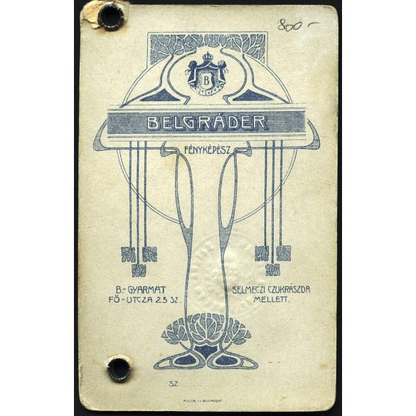 Belgráder Soma műterme, Balassagyarmat, elegáns nő portréja szignóval, vasúti igazolványkép, helytörténet, monarchia, 1890-es évek, Eredeti CDV, vizitkártya fotó mélynyomóval, aláírással, gyönyörű szecessziós hátlappal.  