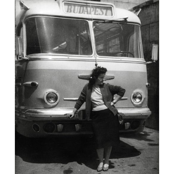 Ikarus 55 távolsági autóbusz Budapest táblával. busz, jármű, közlekedés, szocializmus, 1960-as évek, Eredeti fotó,  papírkép.  