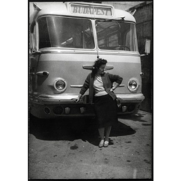 Ikarus 55 távolsági autóbusz Budapest táblával. busz, jármű, közlekedés, szocializmus, 1960-as évek, Eredeti fotó,  papírkép.  