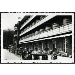   Mátrai Gyógyintézet kékestetői egysége, úri társaság a szálló teraszán, Mátra, vendéglátás, turisztika, Horthy-korszak, 1930-as évek, Eredeti fotó, papírkép, hátulján ragasztásnyomok. 