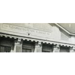 M. kir. tudományegyetemi klinikák főbejárata,  Debrecen, Tisza István szobra, elegáns úri társaság, helytörténet, Horthy-korszak, 1930-as évek, Eredeti fotó, papírkép, hátulján ragasztásnyom.  