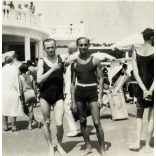 3 fotó kartonlapra ragasztva, férfiak különös fürdőruhában, Balatonalmádi, strand, fürdőélet, Balaton, divat, Horthy-korszak, 1930-as évek, Eredeti fotók, kartonra ragasztott papírképek.  