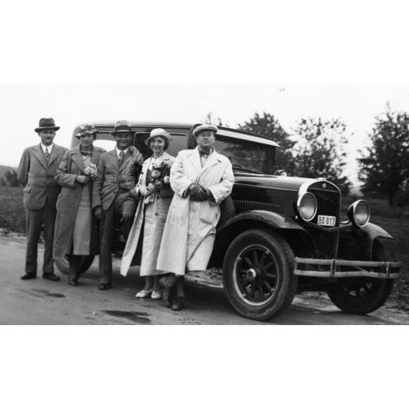Hudson  Essex Super Six amerikai személygépkocsi magyar rendszámmal (BD 017), elegáns párok virággal, autó, jármű, közlekedés, Horthy-korszak, 1930-as évek, Eredeti fotó,  papírkép, hátulján ragasztásnyomok, sérülés.  