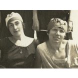 Csinos nők modern fürdőruhákban, Balatonalmádi, fürdősapka, Balaton, helytörténet, Horthy-korszak, 1924, 1920-as évek, Eredeti fotó, hátulján feliratozott papírkép.  