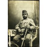 Plohn József műterme, Hódmezővásárhely, magyar katona egyenruhában, kard, 1. világháború, helytörténet, monarchia, 1910-es évek, Eredeti fotó, jelzett papírkép.  