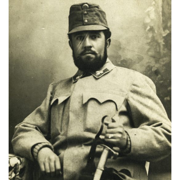 Plohn József műterme, Hódmezővásárhely, magyar katona egyenruhában, kard, 1. világháború, helytörténet, monarchia, 1910-es évek, Eredeti fotó, jelzett papírkép.  