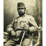 Plohn József műterme, Hódmezővásárhely, magyar katona egyenruhában, kard, 1. világháború, helytörténet, monarchia, 1910-es évek, Eredeti fotó, jelzett papírkép.  