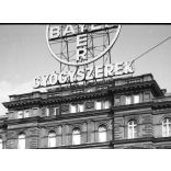 Szendrő István jelzetlen fotónegatívja, sörszállító lovaskocsi az Oktogonon, Budapest, Bayer neon reklám, üzletek, kirakatok, vendéglők, feliratok, Horthy-korszak, 1930-as évek,  Eredeti nagyméretű fotó negatív! 