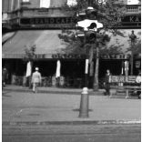 Szendrő István jelzetlen fotónegatívja, sörszállító lovaskocsi az Oktogonon, Budapest, Bayer neon reklám, üzletek, kirakatok, vendéglők, feliratok, Horthy-korszak, 1930-as évek,  Eredeti nagyméretű fotó negatív! 