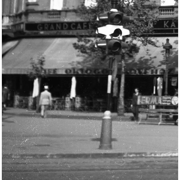 Szendrő István jelzetlen fotónegatívja, sörszállító lovaskocsi az Oktogonon, Budapest, Bayer neon reklám, üzletek, kirakatok, vendéglők, feliratok, Horthy-korszak, 1930-as évek,  Eredeti nagyméretű fotó negatív! 