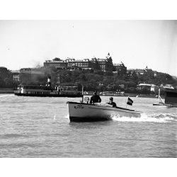   Hajóforgalom a Dunán, Budapest, az „Arad” rendőrségi motorcsónak, egyenruha, jármű, közlekedés, Horthy-korszak, 1930-as évek,  Eredeti nagyobb méretű fotó negatív! 