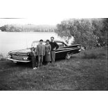 5 darab eredeti fotó negatív. Chevrolet Impala (Bel Air) amerikai luxus személygépkocsi magyar állami rendszámmal, Duna-part, autó, jármű, közlekedés, szocializmus, 1960-as évek. 5 darab eredeti fotónegatív.