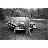 5 darab eredeti fotó negatív. Chevrolet Impala (Bel Air) amerikai luxus személygépkocsi magyar állami rendszámmal, Duna-part, autó, jármű, közlekedés, szocializmus, 1960-as évek. 5 darab eredeti fotónegatív.