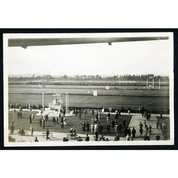 Futam a Lóverseny téren, Budapest, sport, ügető, Horthy-korszak, 1930-as évek, Eredeti fotó, papírkép, hátulján ragasztásnyomok.  