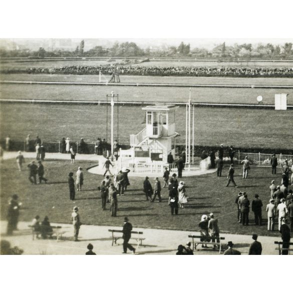 Futam a Lóverseny téren, Budapest, sport, ügető, Horthy-korszak, 1930-as évek, Eredeti fotó, papírkép, hátulján ragasztásnyomok.  