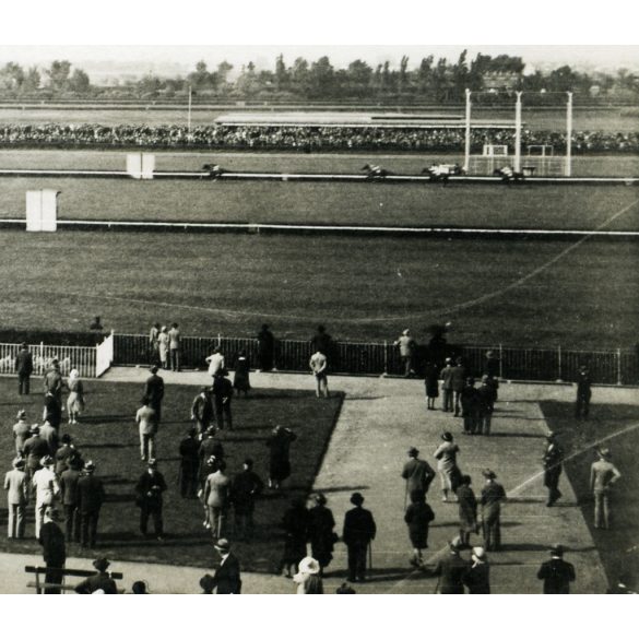 Futam a Lóverseny téren, Budapest, sport, ügető, Horthy-korszak, 1930-as évek, Eredeti fotó, papírkép, hátulján ragasztásnyomok.  