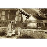Elegáns nő gyerekekkel, Rácalmás, nyaralók, kalap, üdülőhely, helytörténet, monarchia, 1913, 1910-es évek, Eredeti fotó, hátulján feliratozott papírkép.  