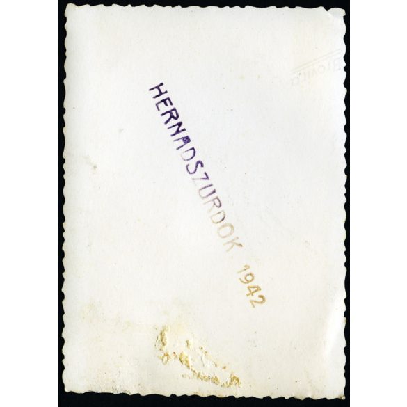 Nagyapa unokájával, Hernádszurdok, magyaros ruha, iskolás fiú, Borsod-Abaúj-Zemplén megye, helytörténet, Horthy-korszak, 1942, 1940-es évek, Eredeti fotó, pecséttel jelzett papírkép, hátulján ragasztásnyom.  