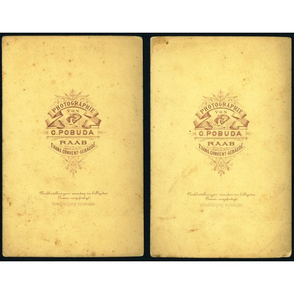 2 darab „Cabinet kép”, Pobuda károly műterme, Győr, elegáns házaspár portréja, monarchia, 1870-es évek, Eredeti korai kabinetfotó ritka felirattal.  méret megközelítőleg (centiméterben): 10 .5 x 17  Használt! Eredeti nagyítás! Nem reprint, nem másola