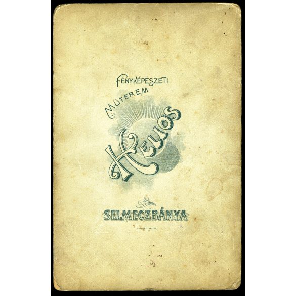 Helios fényképészeti műterem, Selmecbánya, Felvidék, elegáns gyerekek kalappal, különös festett háttér, monarchia, 1880-as évek, Eredeti korai kabinetfotó alján kopásnyommal. 